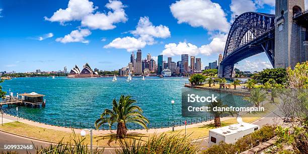 Vista Panoramica Sullo Skyline Di Sydney - Fotografie stock e altre immagini di Teatro dell'Opera di Sydney - Teatro dell'Opera di Sydney, Porto di Sydney, Giorno