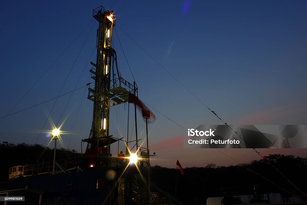 rig and sunset Drilling rig and the sun is rising Blue-collar Worker Stock Photo