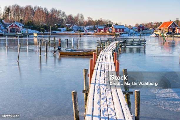 Embarcadero De Invierno Foto de stock y más banco de imágenes de Aire libre - Aire libre, Amarrado, Barco de remos