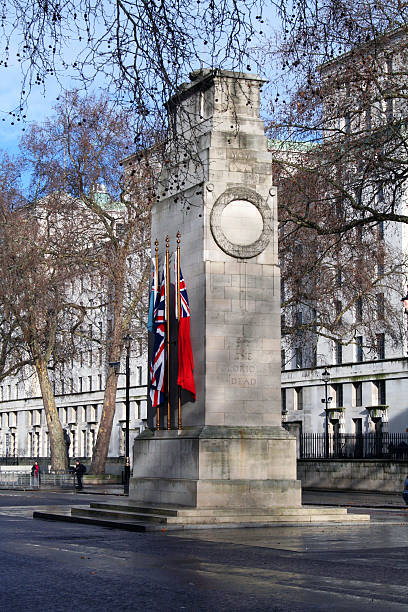 angleterre : cénotaphe de whitehall à londres - cenotaph photos et images de collection