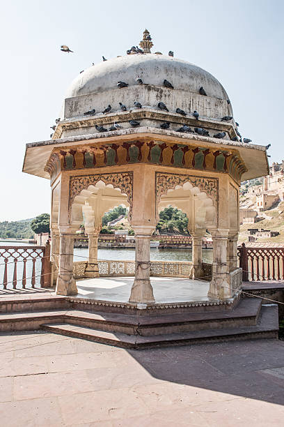 istock Pigeons on a Small Monument 509991728
