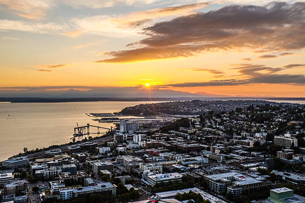 istock Sunset At the Seattle Space Needle, Washington 509992840