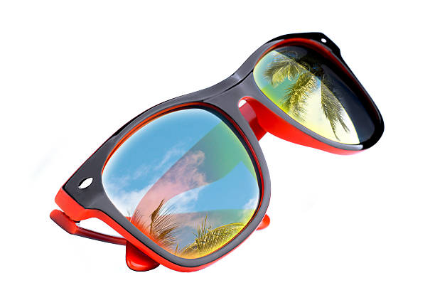 istock Sunglasses with a tropical beach and sky reflected 510009259
