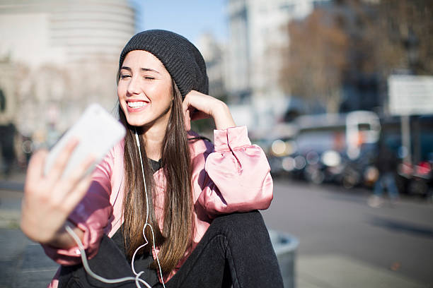 istock Young woman with smart phone in Barcelona, technology. 510011106
