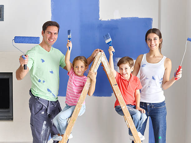 istock Family painting wall  together 510020048