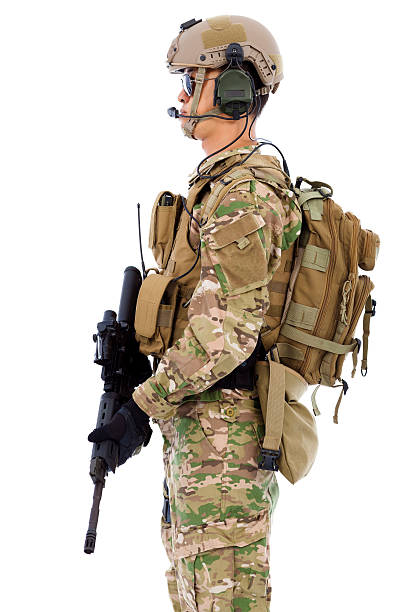 soldado com o rifle ou sniper, isolado no fundo branco - marine safety equipment audio - fotografias e filmes do acervo