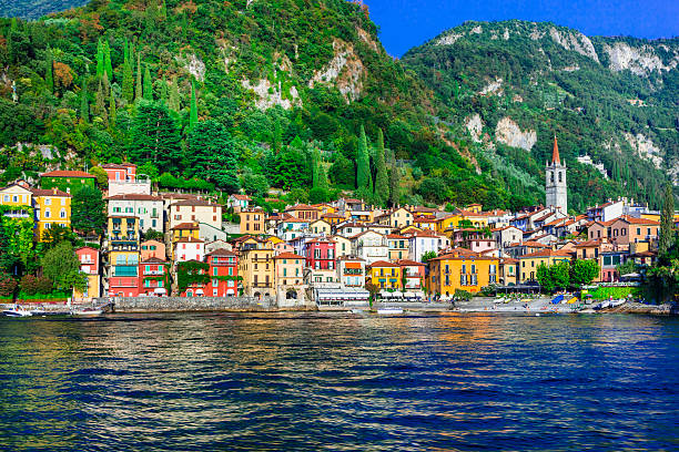 bellissimo lago di como-pictorial varenna vilage - tourist resort lake italy scenics foto e immagini stock