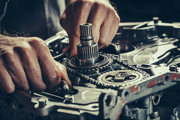 cvt caja reductora de reparación en primer plano - gearshift fotografías e imágenes de stock