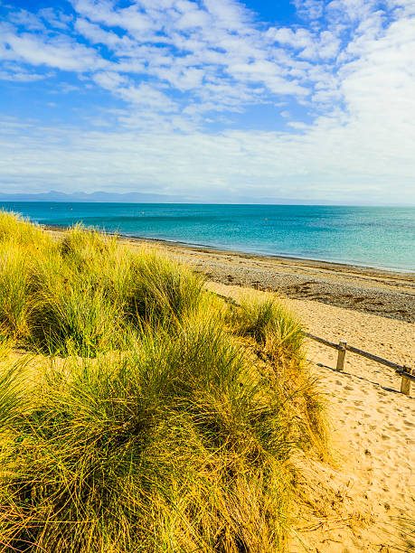 pwllheli - coastline pebble the lleyn peninsula wales imagens e fotografias de stock