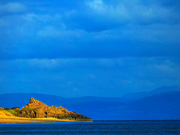 pwllheli - coastline pebble the lleyn peninsula wales imagens e fotografias de stock