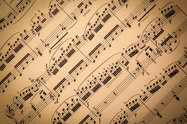 feuille de musique vintage - musical theater music antique musical note photos et images de collection