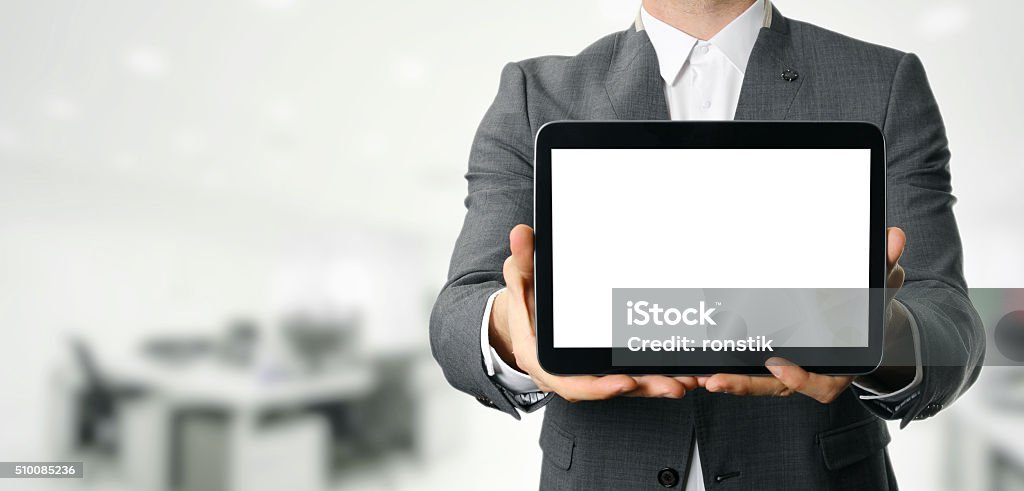 Geschäftsmann halten leere digitale Tablet mit Textfreiraum - Lizenzfrei Tablet PC Stock-Foto