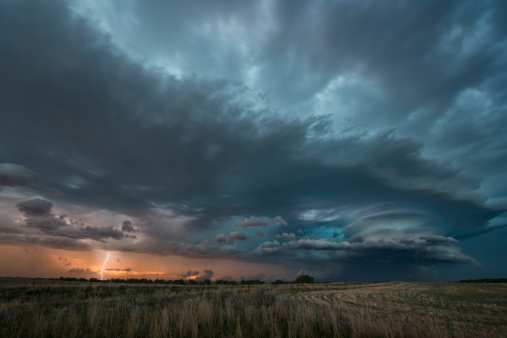 A supercell severe thunderstorm on the Great Plains, USA