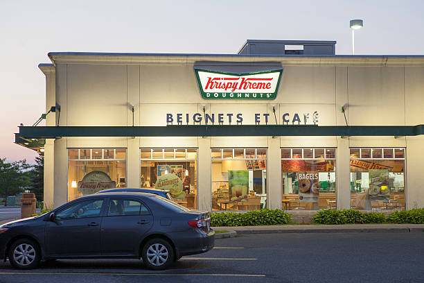 boutique de beignets krispy kreme - krispy kreme photos et images de collection