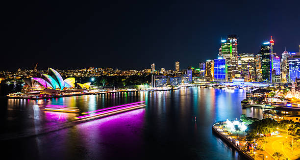 sydney harbour di notte - sydney australia skyline sydney harbor harbor foto e immagini stock