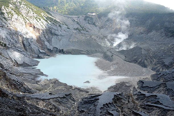 istock Tangkuban Boat Mountain 510108281