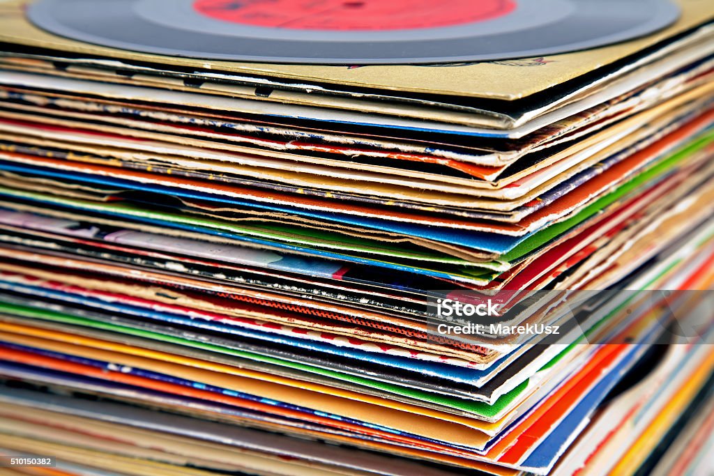 Ekspert opkald handicap Old Vinyl Records Pile Stock Photo - Download Image Now - 45 RPM, Analog,  Antique - iStock