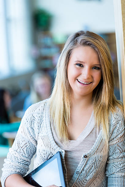 istock Pretty high school senior in school library 510153280
