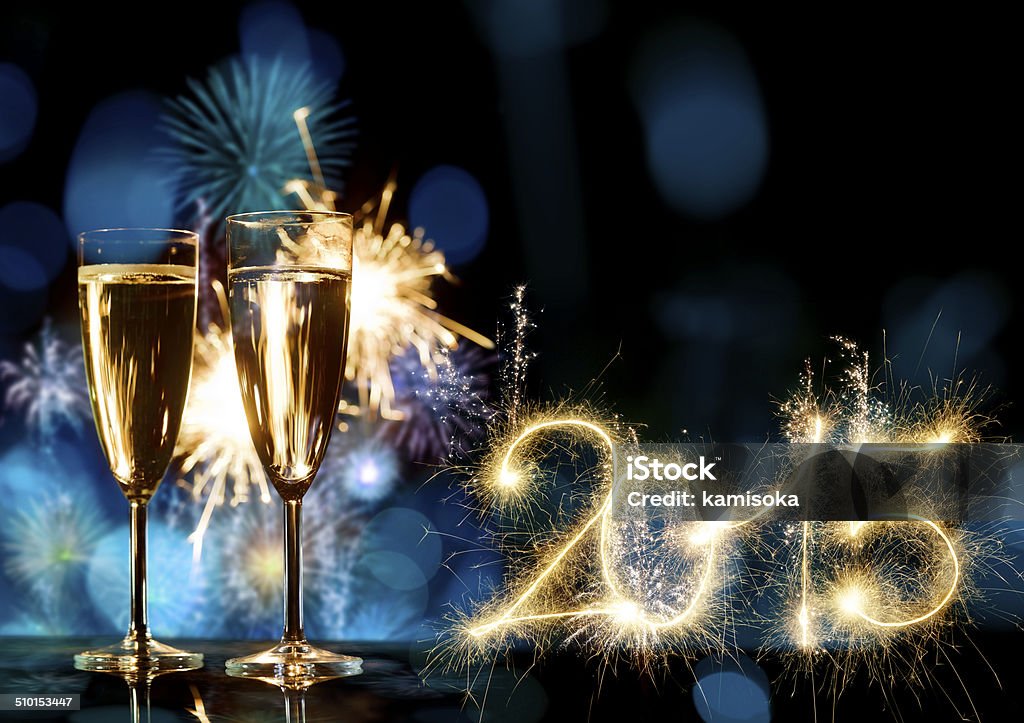 Champagner-Gläser vor der Feuerwerk – neues Jahr 2015 - Lizenzfrei 2015 Stock-Foto