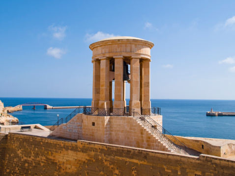Cerco Bell monumento de la guerra, Valleta, Malta photo