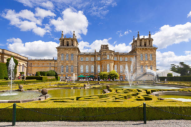 palácio de blenheim, woodstock, oxfordshire, inglaterra, reino unido. - blenheim - fotografias e filmes do acervo