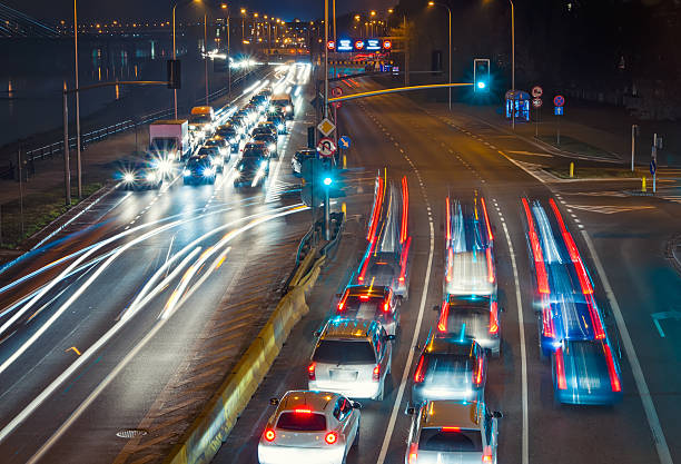 autoroute highway - traffic blurred motion multiple lane highway night photos et images de collection