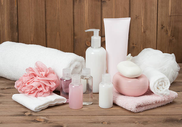kit spa. para tal, coloque champô, sabão e barra de líquido. artigos de higiene pessoal - soap body imagens e fotografias de stock