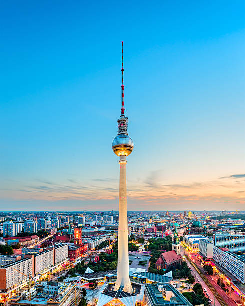 la ville de berlin - berlin germany germany antenna skyline photos et images de collection