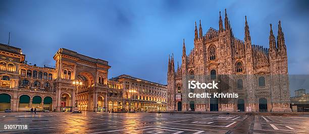 Milano Italia Piazza Del Duomo Piazza Della Cattedrale - Fotografie stock e altre immagini di Milano