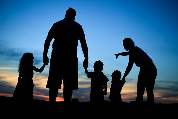 istock Family on Sunset - Show Moment 510183295