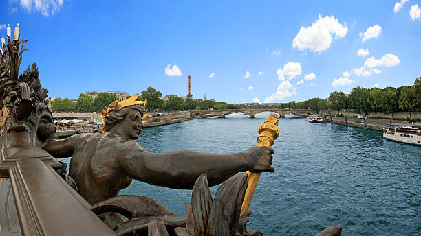 istock France - Paris 510200001