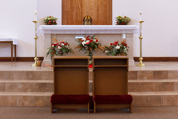 웨딩 kneelers - communion altar last supper wedding 뉴스 사진 이미지
