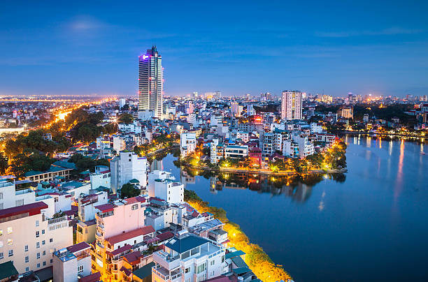 luzes da cidade - vietnam asia hanoi street - fotografias e filmes do acervo