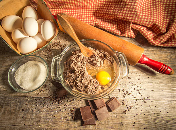 шоколадный тесто в окружении свежих продуктов - mixing bowl стоковые фото и изображения