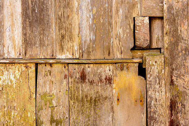 istock Misfitting wooden planks texture 510227470