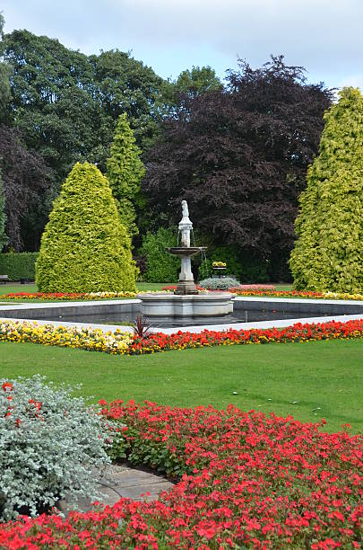 istock Flowers and Fountain 510229237