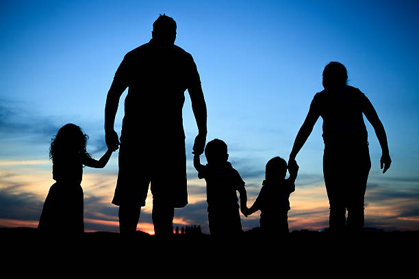 istock Family on Sunset - Back Lit 510240853