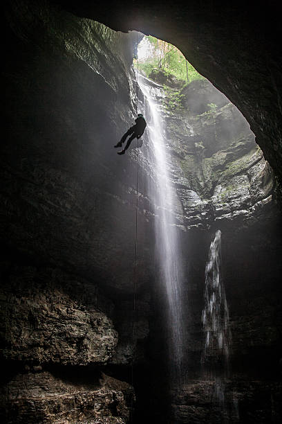 faden der nadel - spelunking stock-fotos und bilder