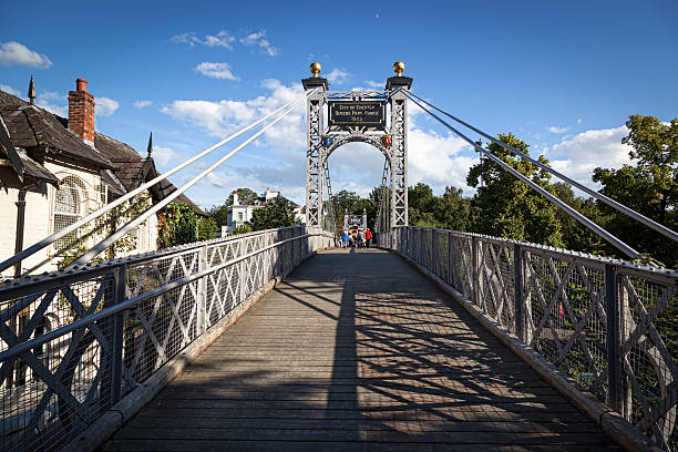 suspensão ponte pedonal chester - chester england dee river suspension bridge bridge imagens e fotografias de stock