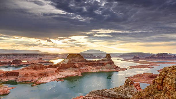 istock Lake Powell Sunrise 510286907