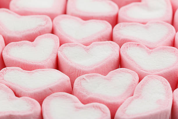 istock Heart shape marshmallow background 510288759