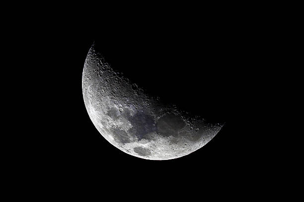 mezzaluna luna-alta qualità ripreso al telescopio - crescent foto e immagini stock