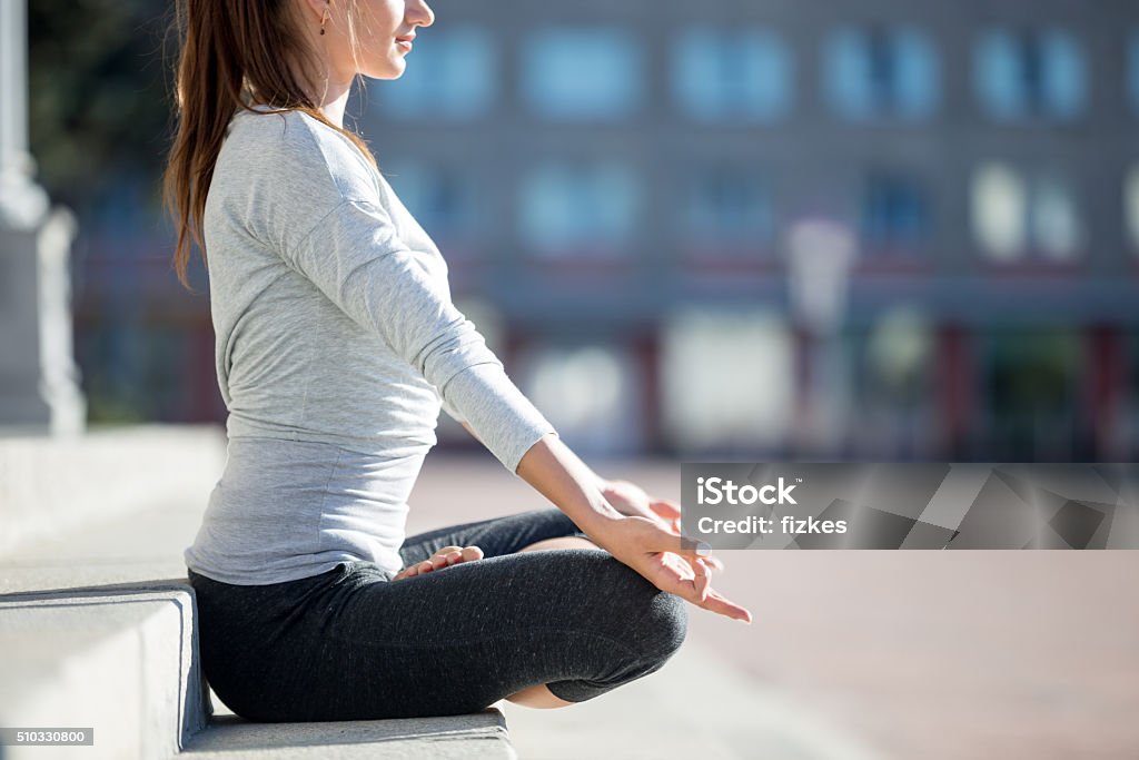 Straße-Yoga :  Meditation - Lizenzfrei Achtsamkeit - Persönlichkeitseigenschaft Stock-Foto