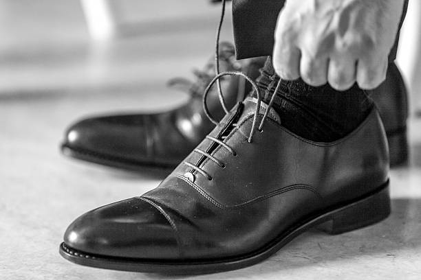 istock tying his shoelaces 510332494