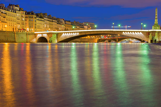 istock Pont de la Tournelle 510357583