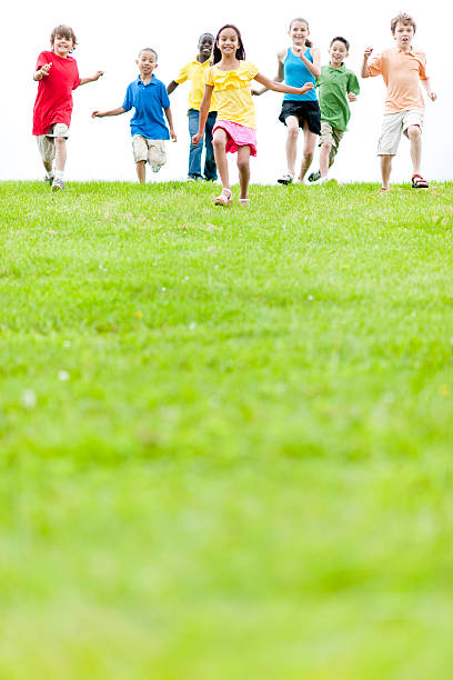 istock Kids on hill 510358625