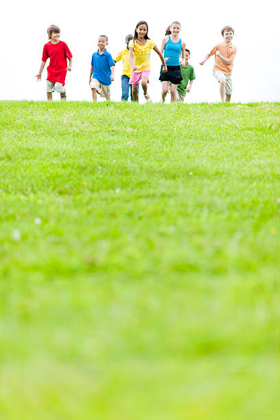 istock Kids on hill 510358627