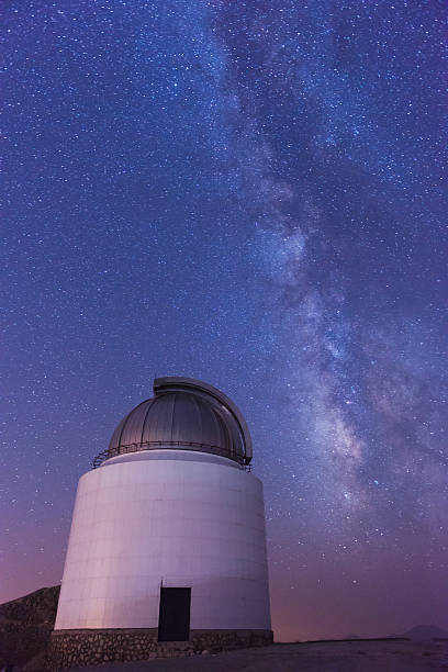 milky way に望遠鏡 - lagoon nebula ストックフォトと画像