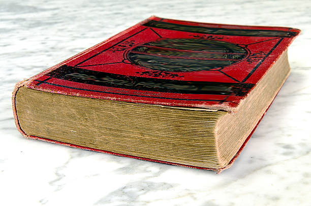 altes buch mit roten binden - picture book book old leather stock-fotos und bilder