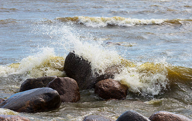 istock Big waves breaking on the shore 510387332